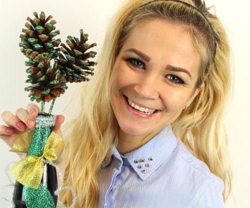 DIY ROOM DECOR for Christmas! Winter Pine Cones! Decorating Idea!