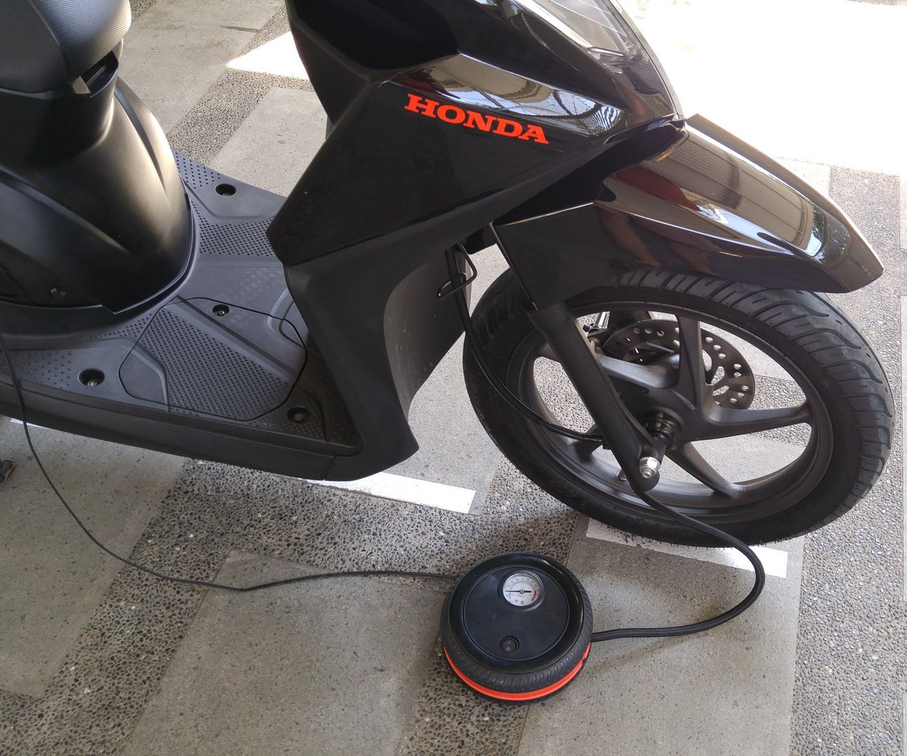 Built-in Tire Inflator for Motorcycle