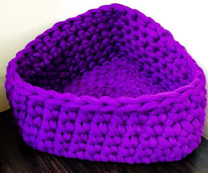 Crochet Triangle Corner Basket