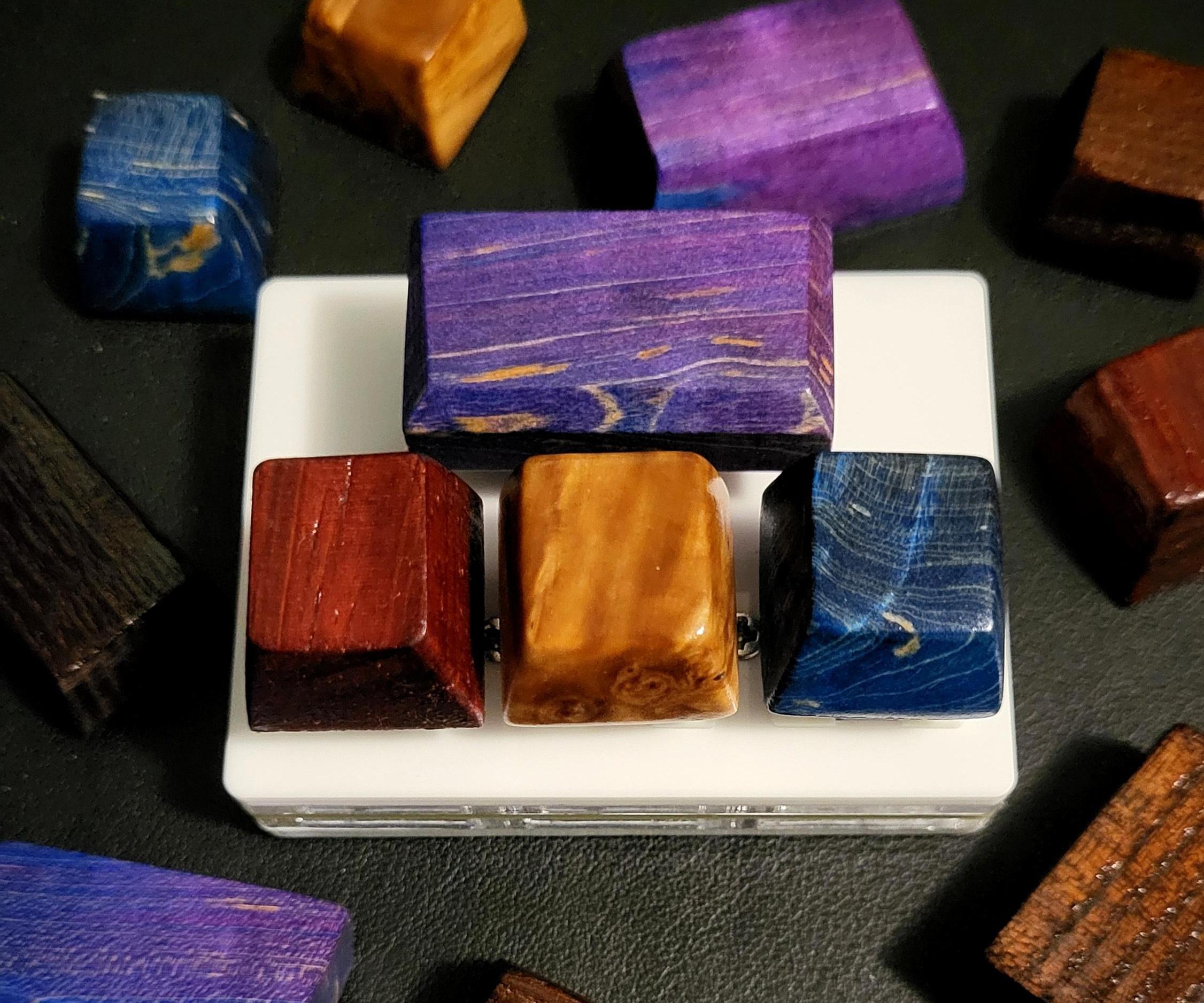 Wooden Keycaps With CNC and Woodcarving