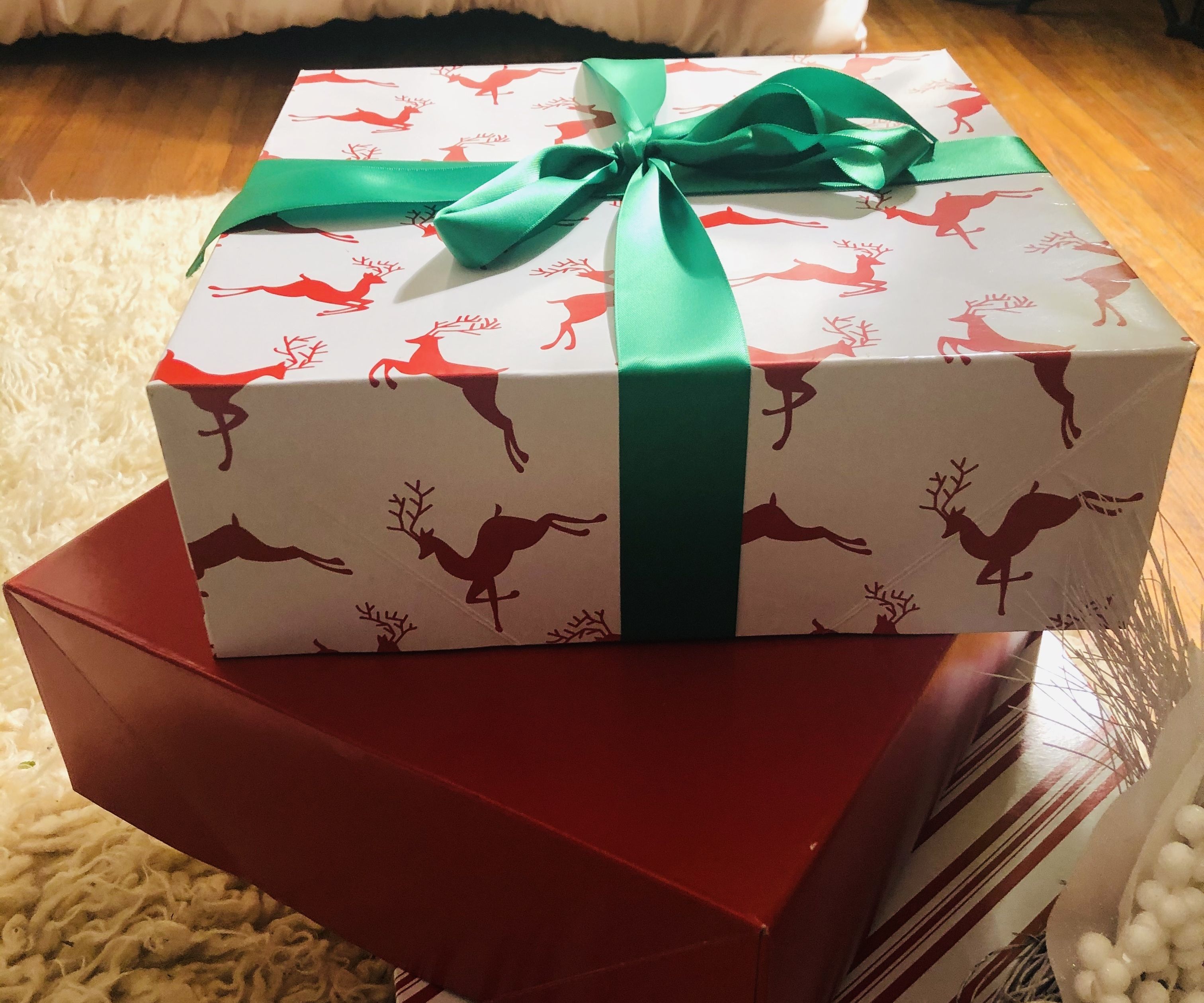 How to Wrap the Most Perfect Holiday Gifts Ever!! (Elevate Your Gift Wrapping Easily)