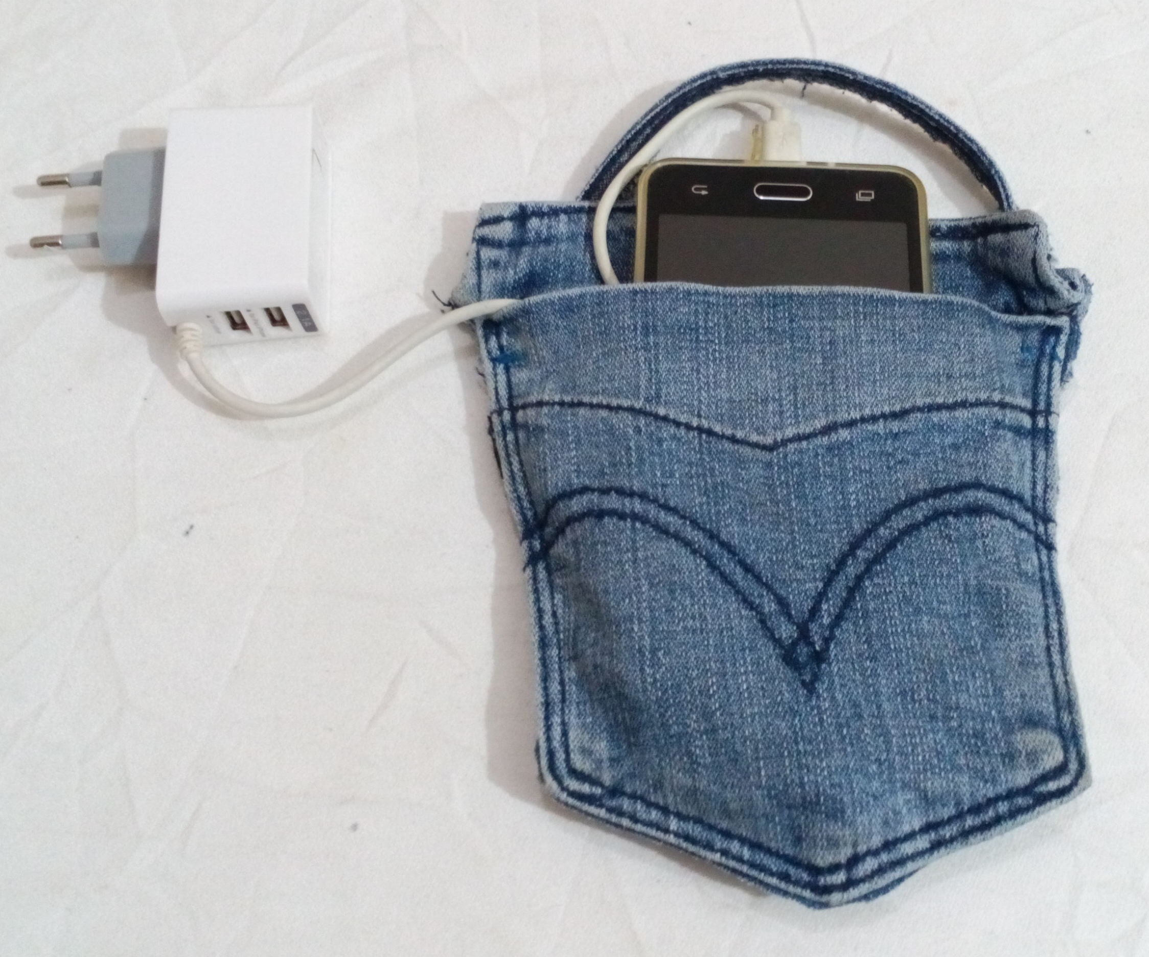 Make Charging Cell Phone Holder From Old Jeans