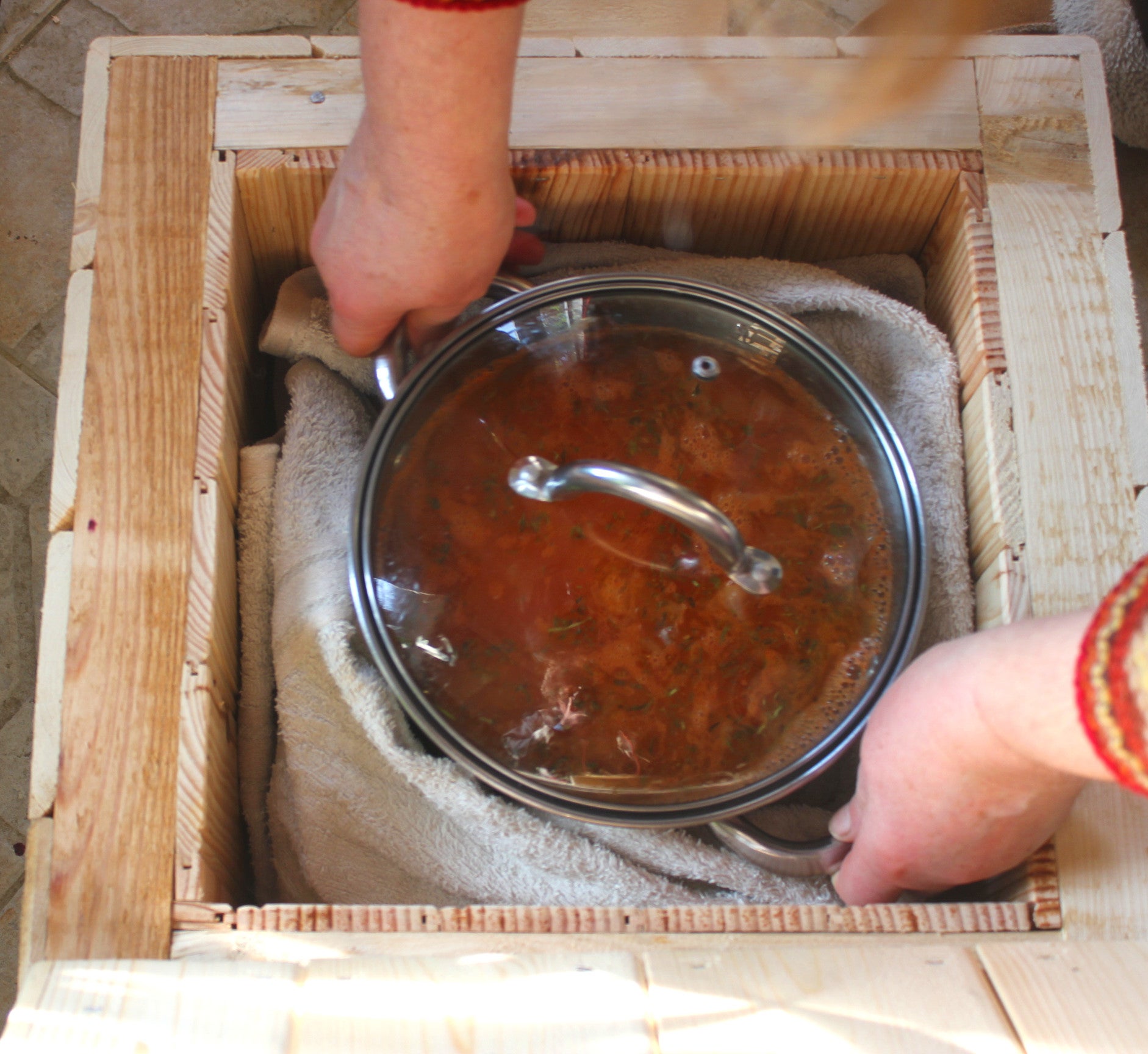 Home-made Fuelless Cookery. on the Beach. Marmite Norvegienne, Le Test. Cocinar Sin Fuego La Prueba