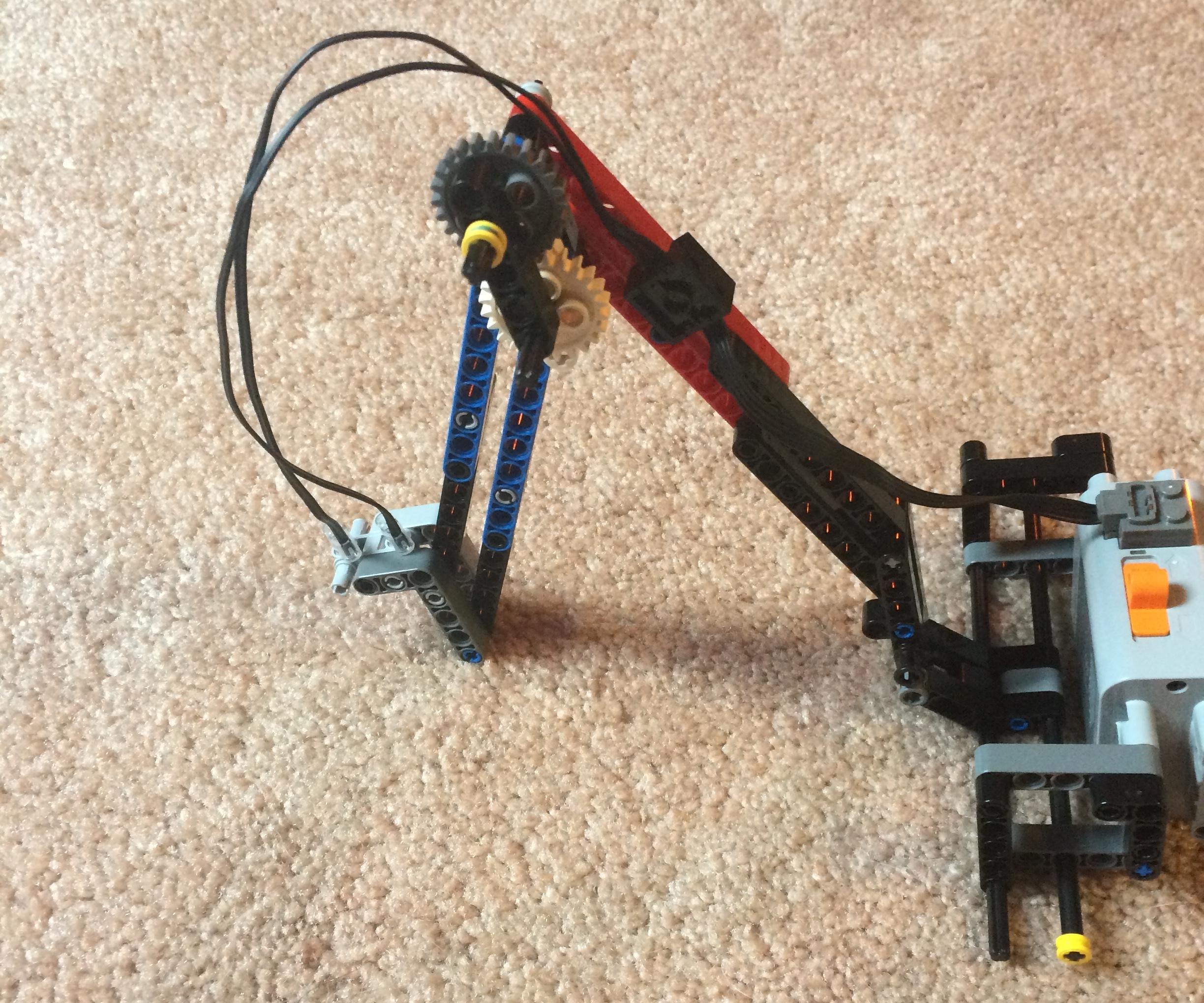 LEGO Reading Light Utilizing Simple Machines