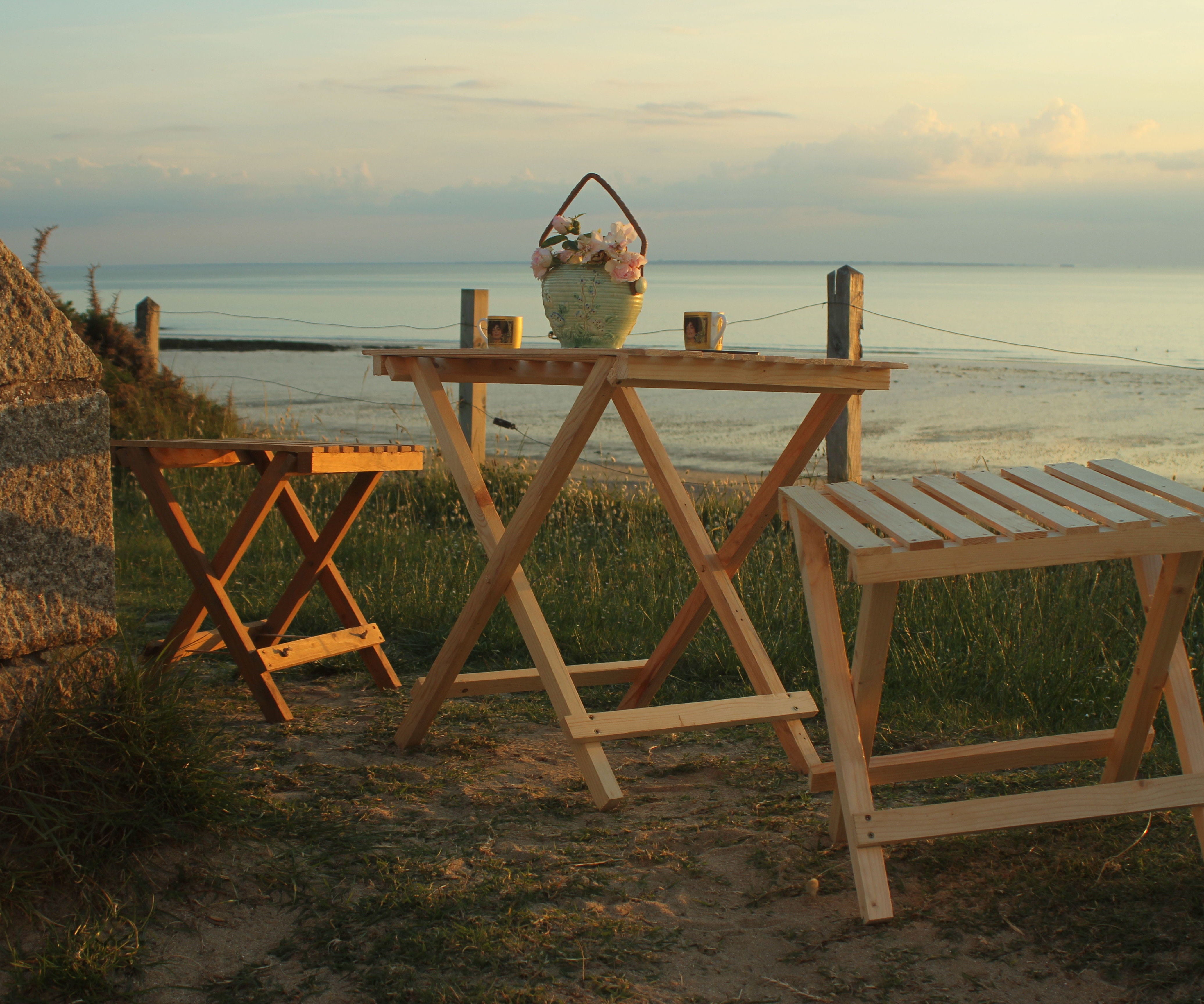 Easy & Elegant Pallet Wood Portable Picnic/Garden/Beach Furniture