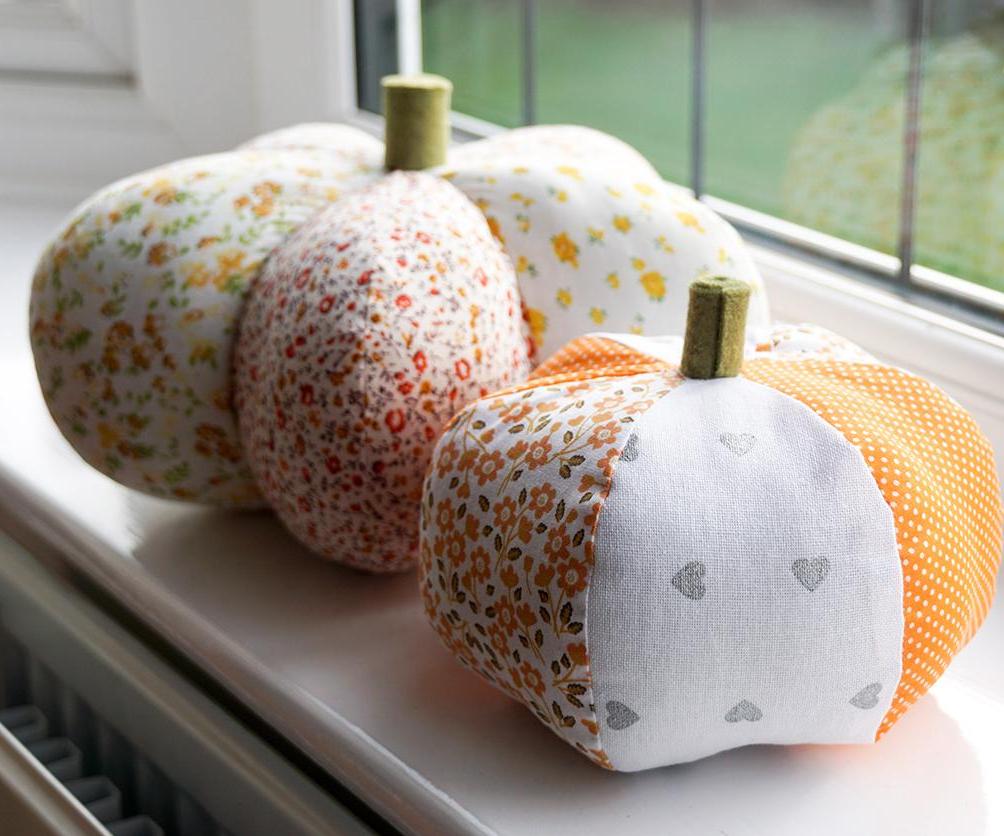2 X DIY Easy Pumpkins | How to Sew Pumpkin Pillow Ornaments
