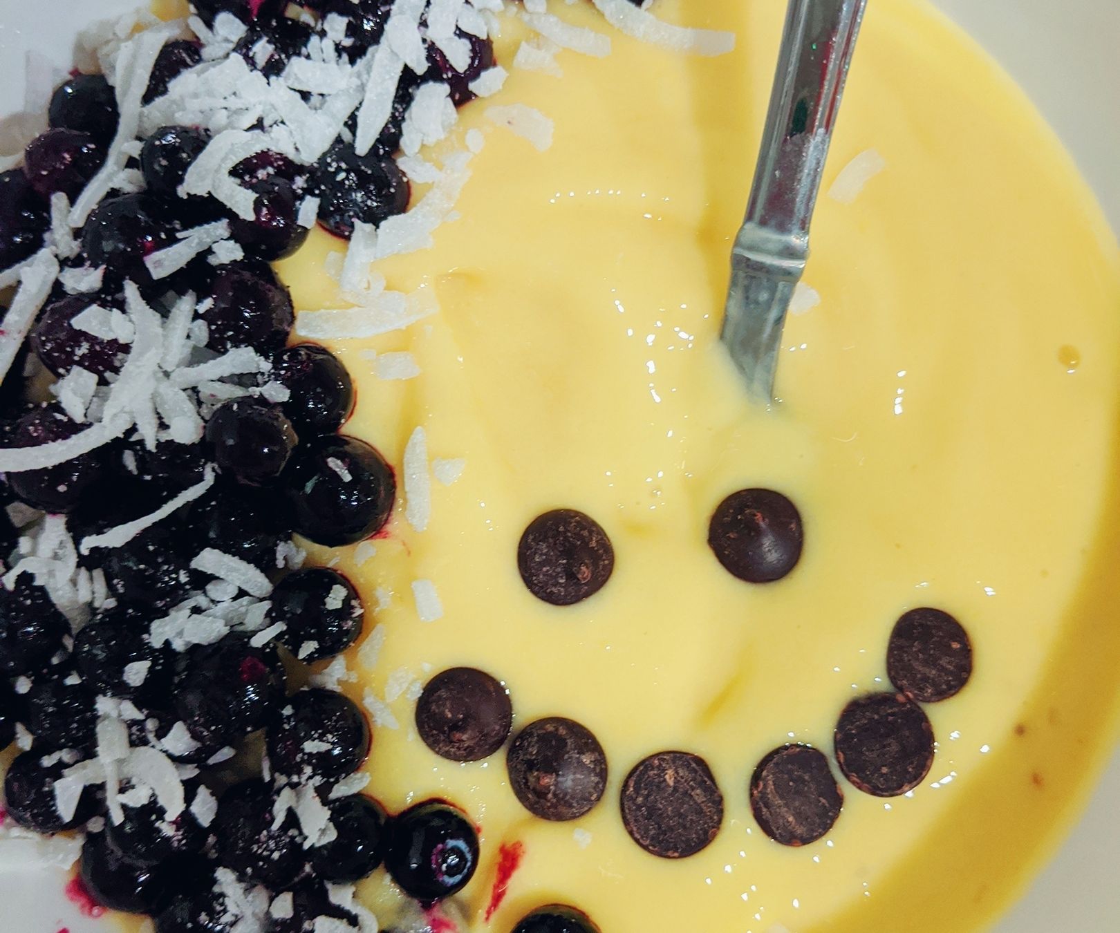 Healthy and Delicious Mango Smoothie Bowl