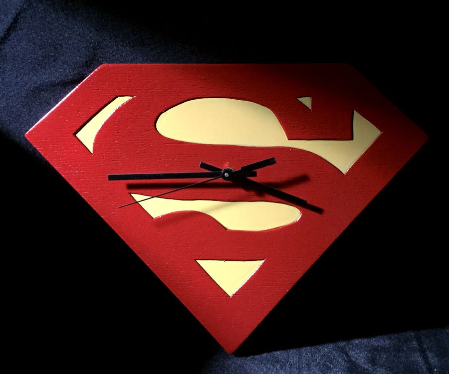 3 Ways to Make a Superman Clock