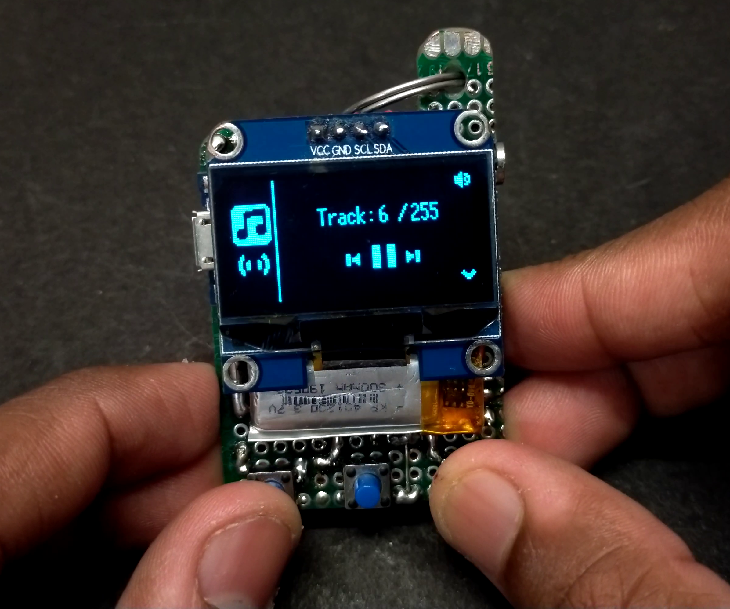 Arduino Retro Style MP3 Player!