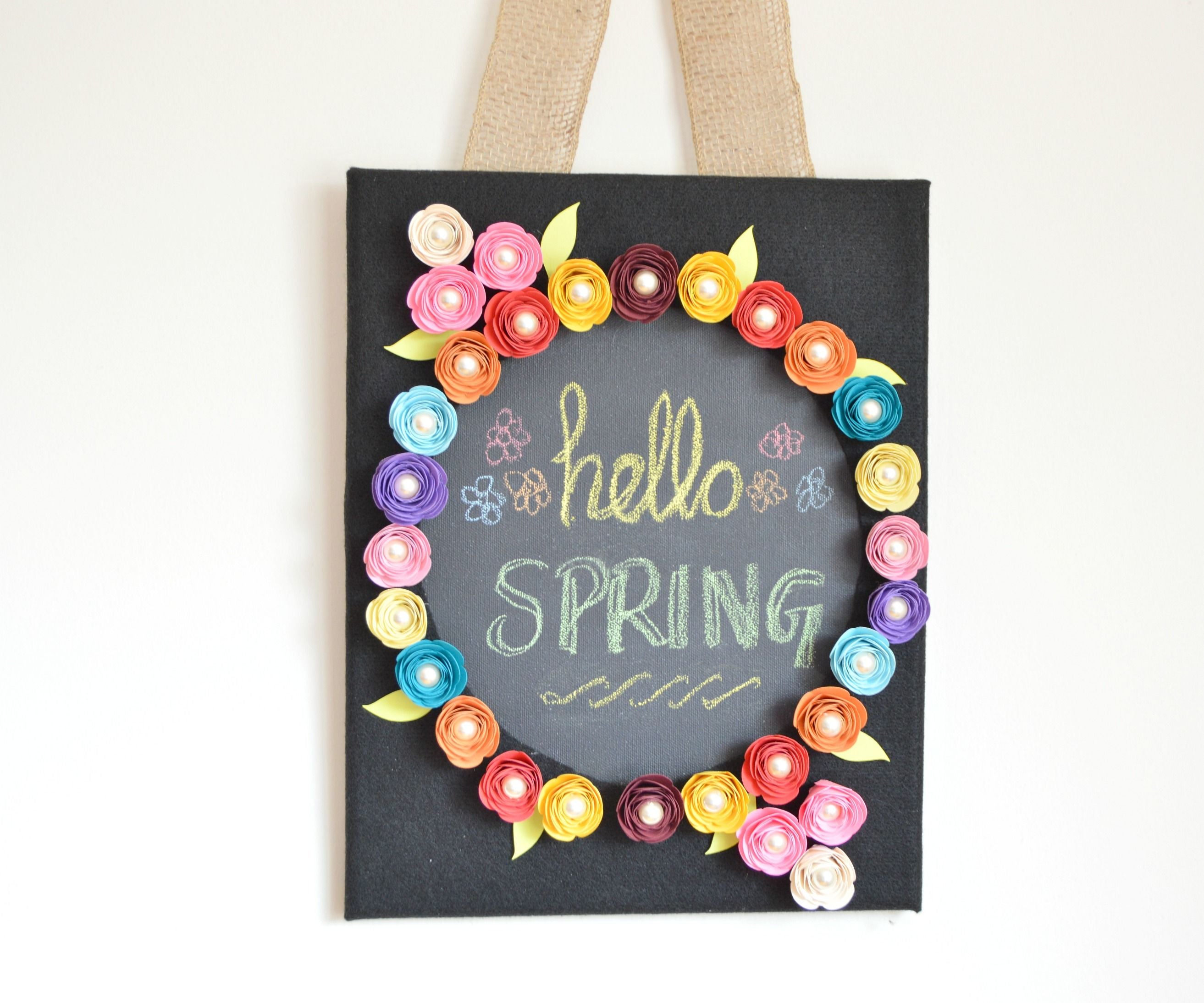 DIY Chalkboard Canvas With Interchangeable Paper Roses for All Seasons