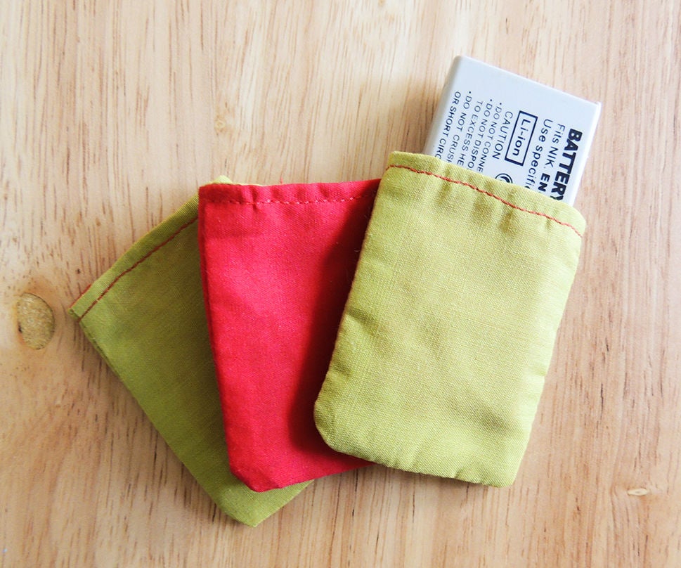 DIY Reversible Green/Red Battery Pouches