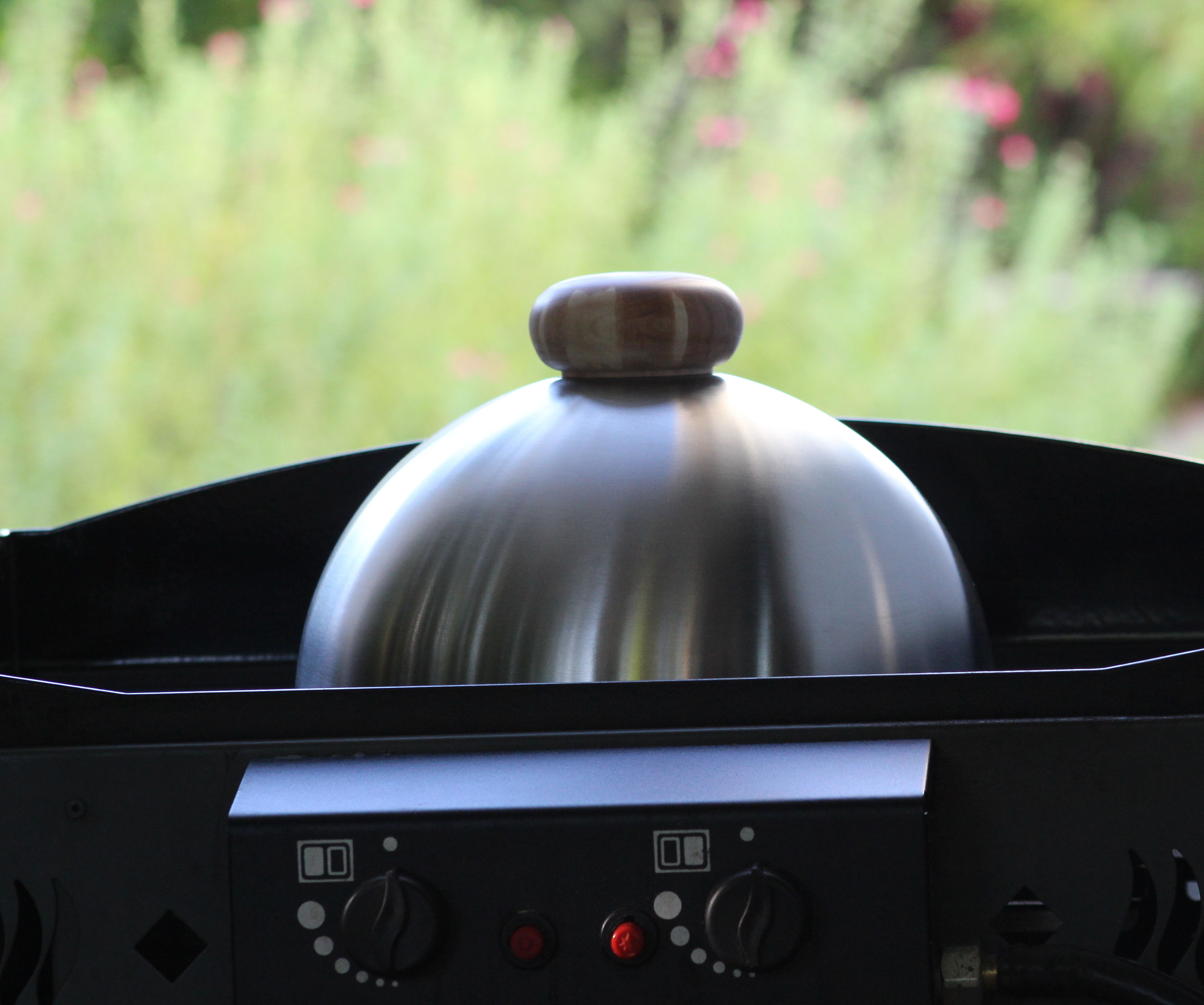 Nice and Cheap Cooking Bell Lid or Melting Dome for the Plancha and the BBQ