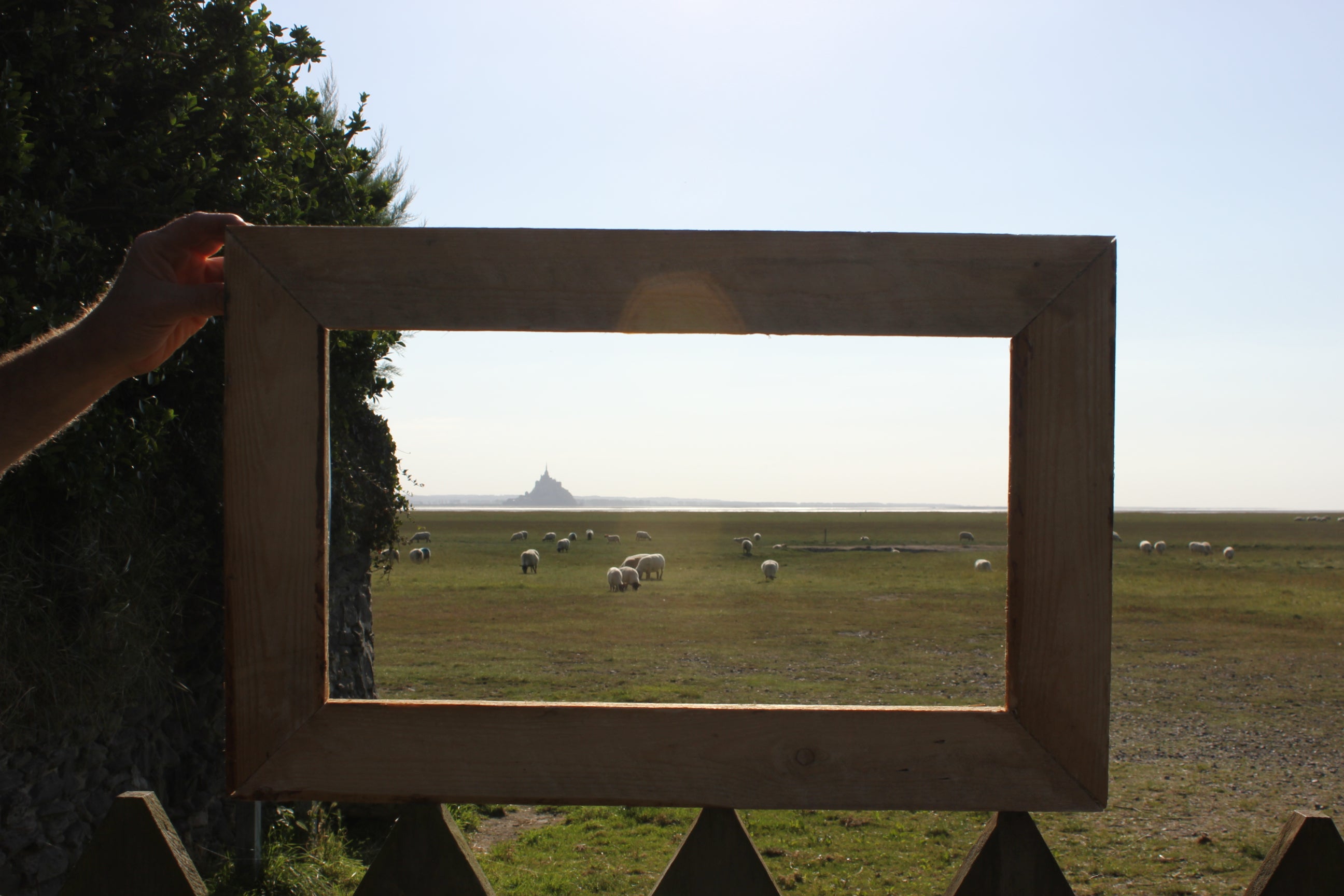 Fun With Frames - Photography Composition Technique. Natural (Pallet Wood) Framing. Baie De Mont Saint Michel En Bois De Palette.