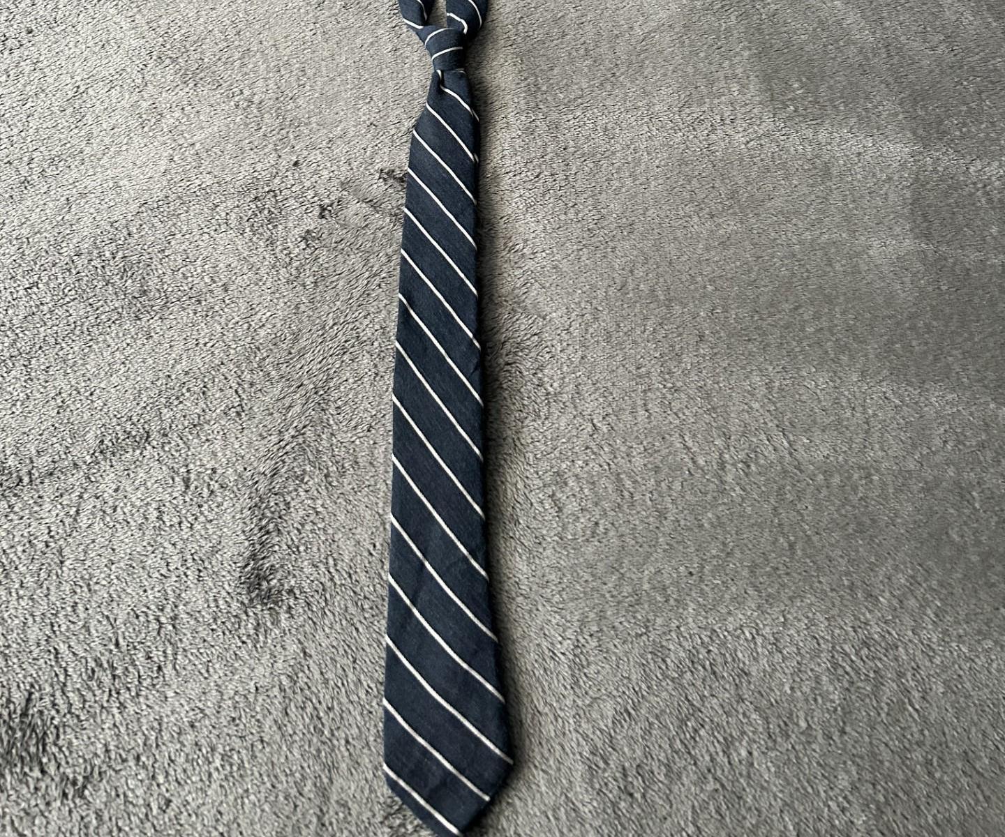 How to Easily Tie a Tie