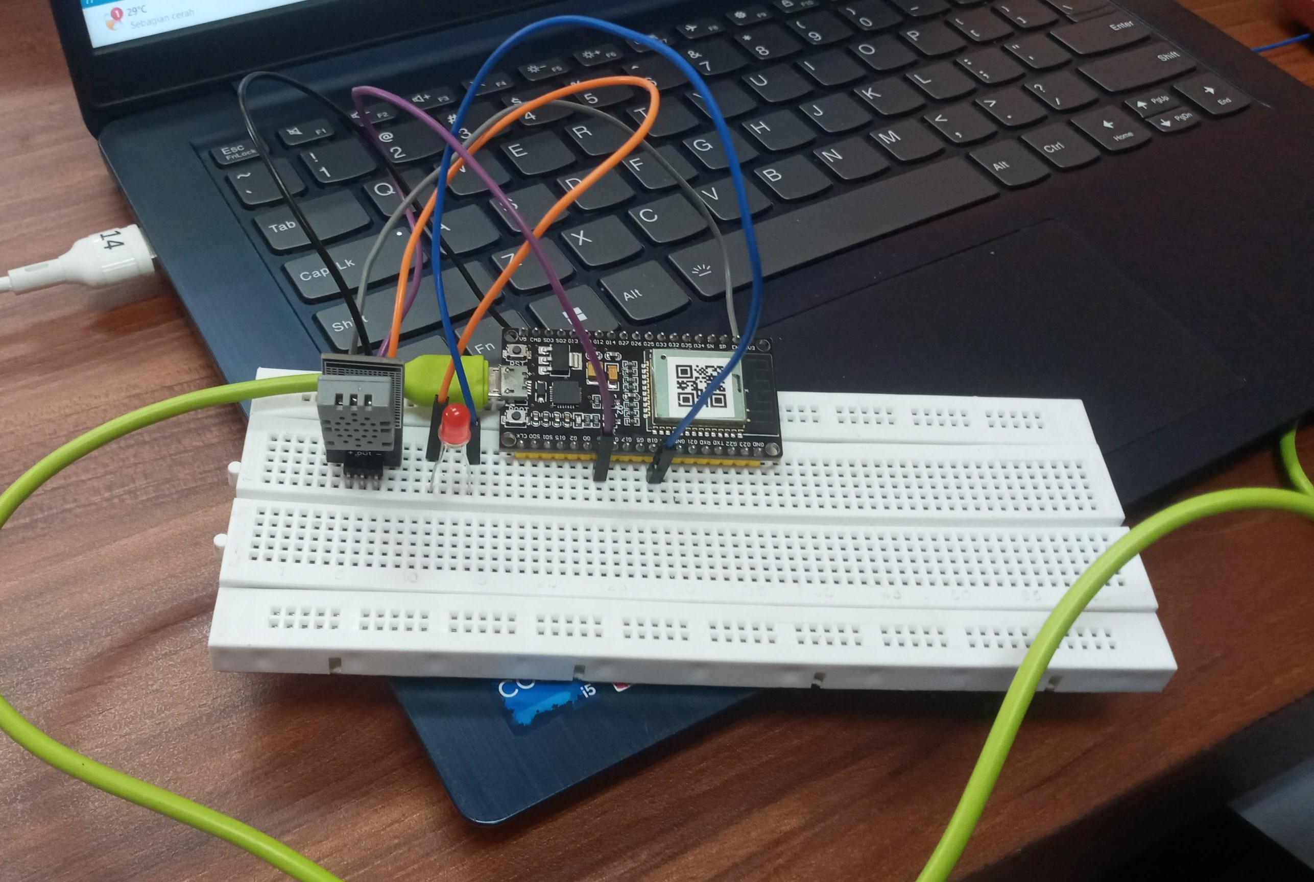 Monitoring Suhu Dan Kelembapan Menggunakan ESP32 Melalui BLYNK