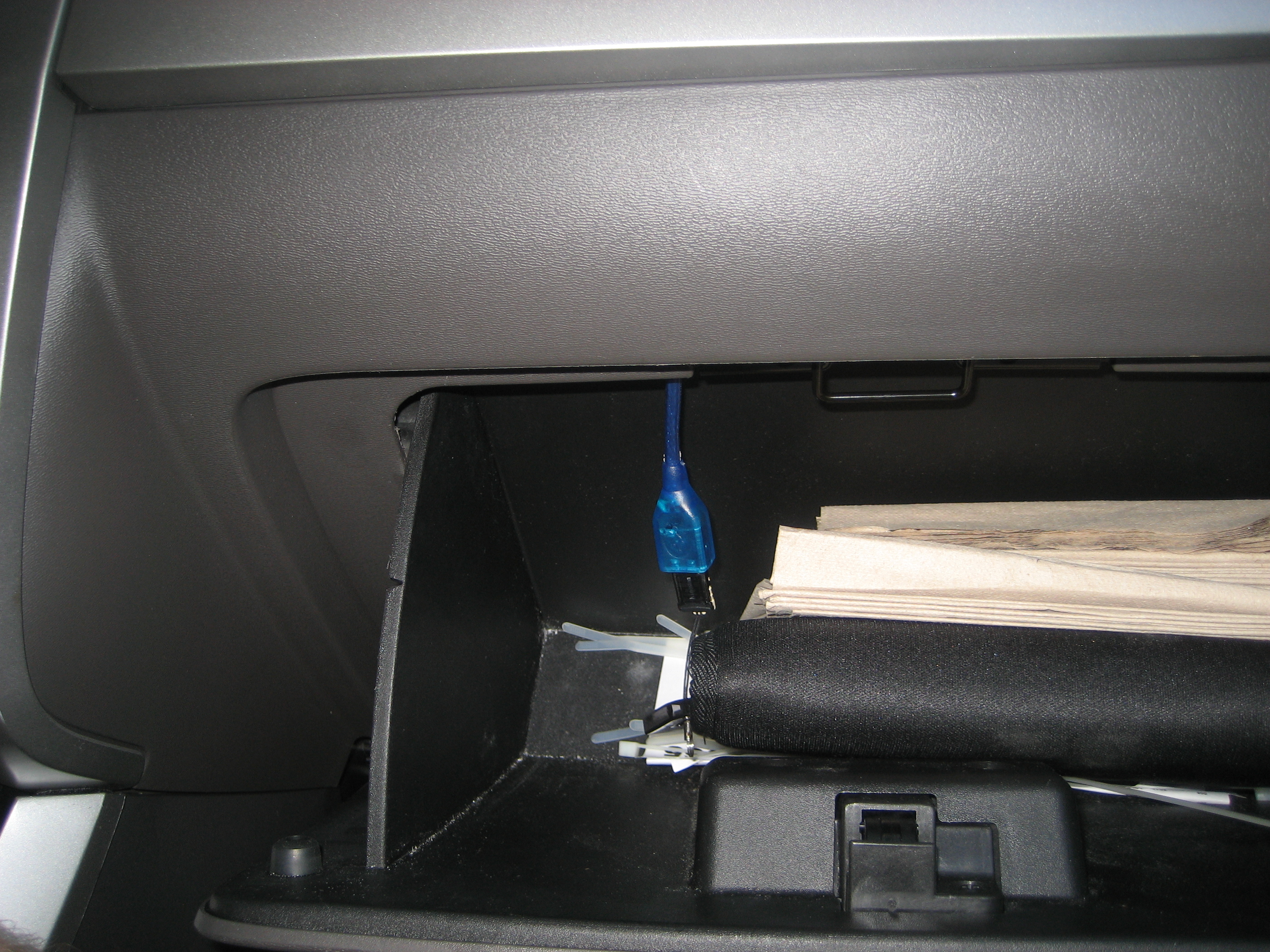 (4e) USB2 Cable Plug-in hanging in Glove Box.JPG