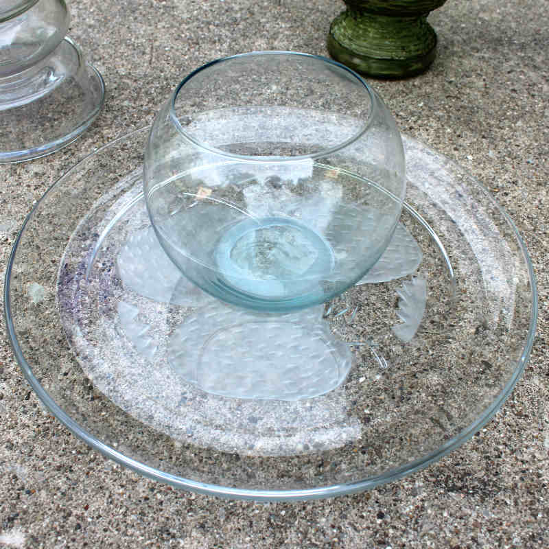 01 Attaching the glass bowl to the glass platter with silicone.jpg