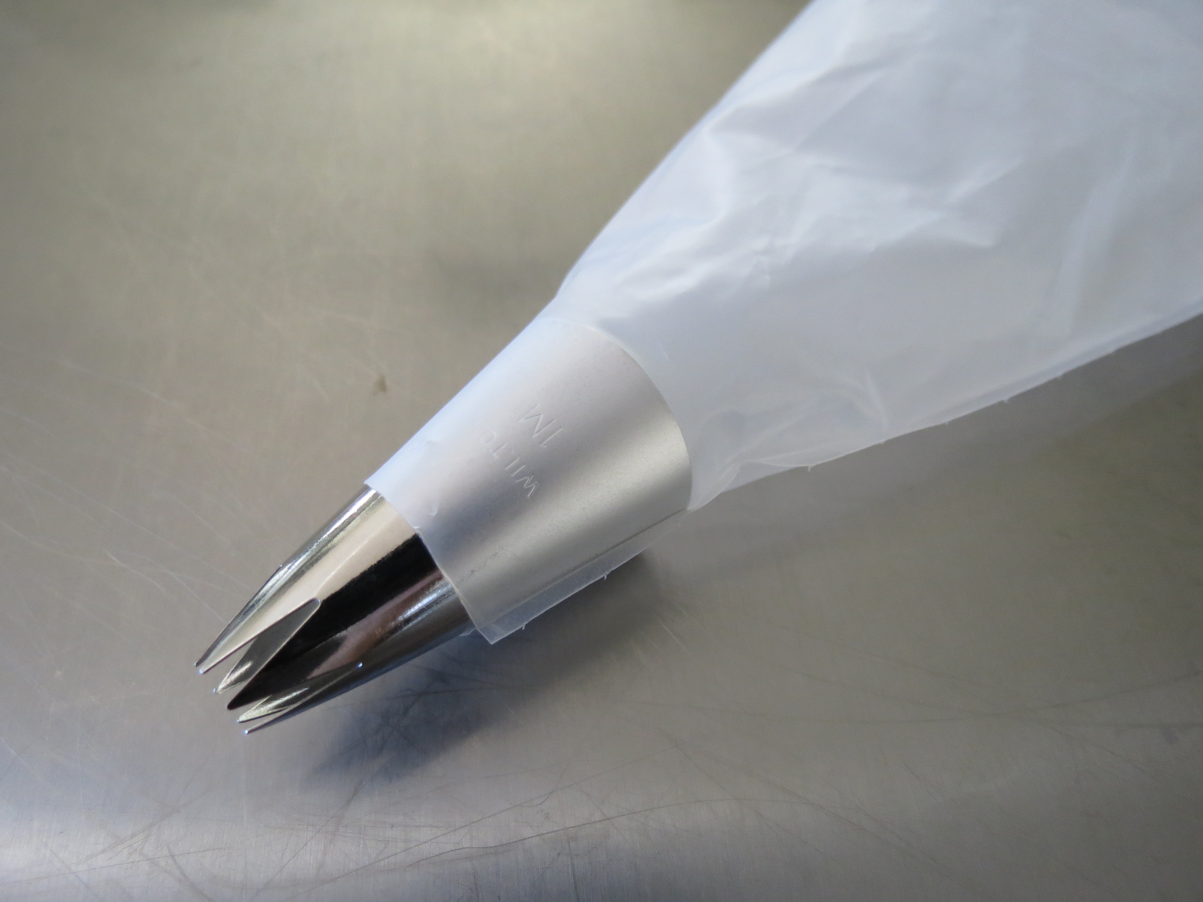 01-04 Piping Bag and 1M Tip.JPG