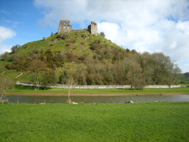 01-Dryslwyn_Castle.jpg