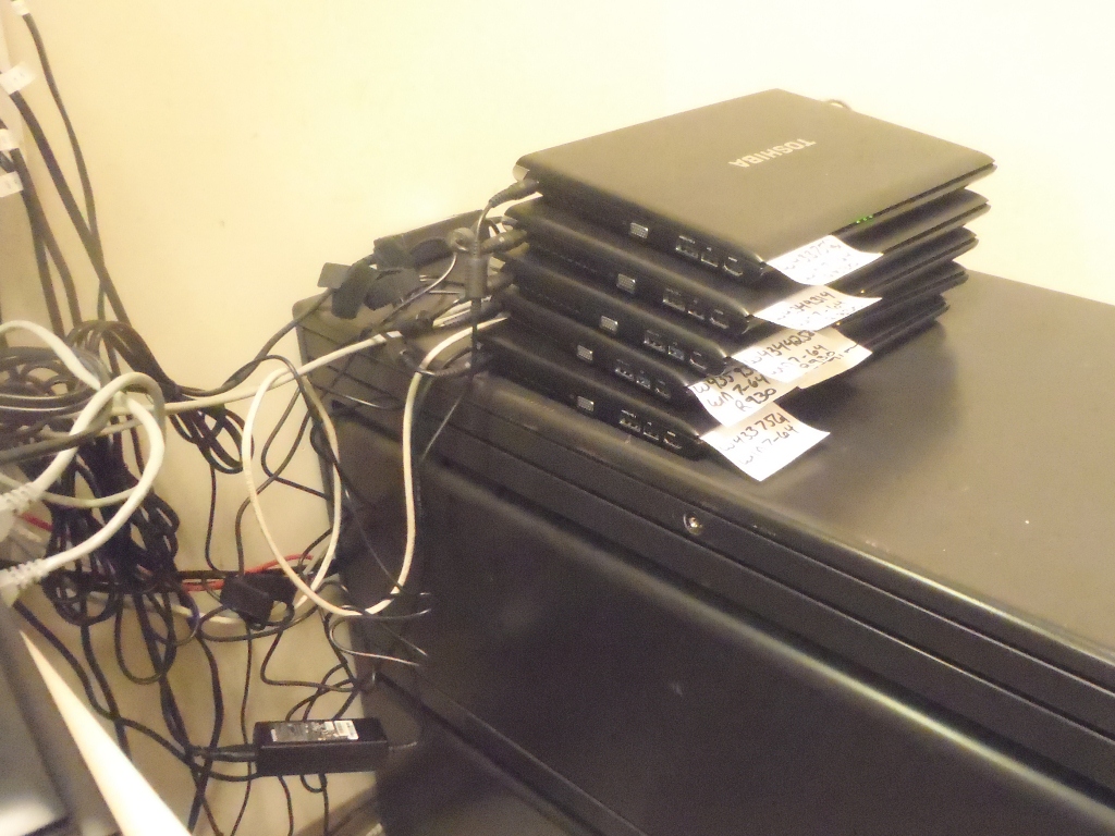 01.Laptops_on_cabinet_0230.jpg