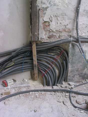 019-electric-wires-tressed.jpg