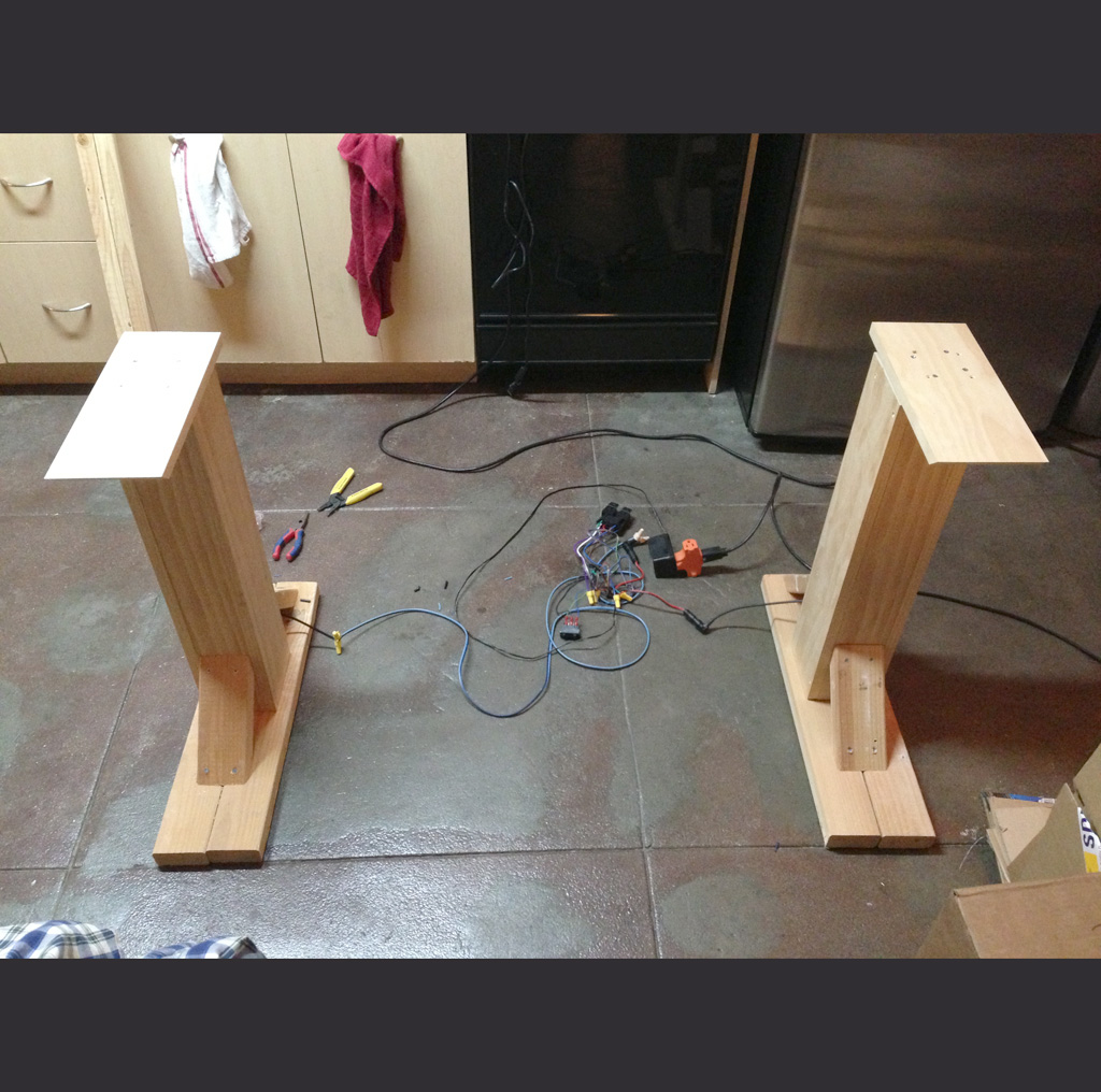 021_adjustable_height_desk.jpg