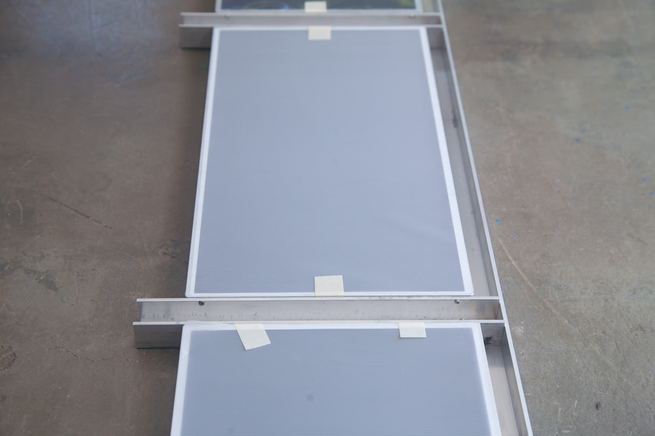 02_screens_and_aluminum_frame.jpg