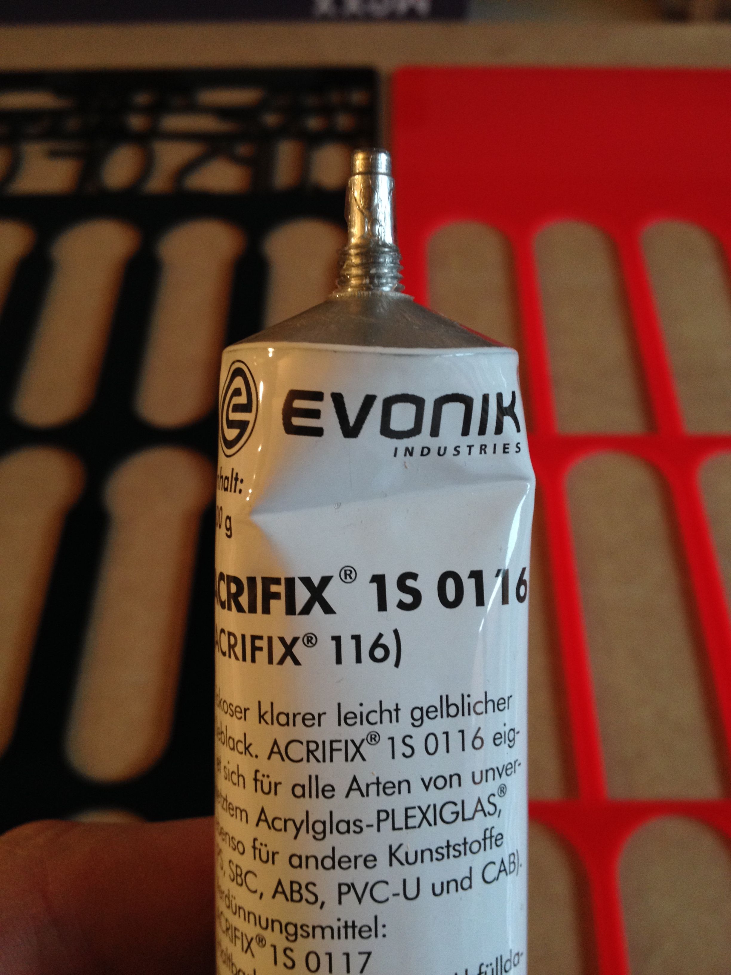 04-use quality grade acryllic glue like evonic acrifix 1S 0116.JPG