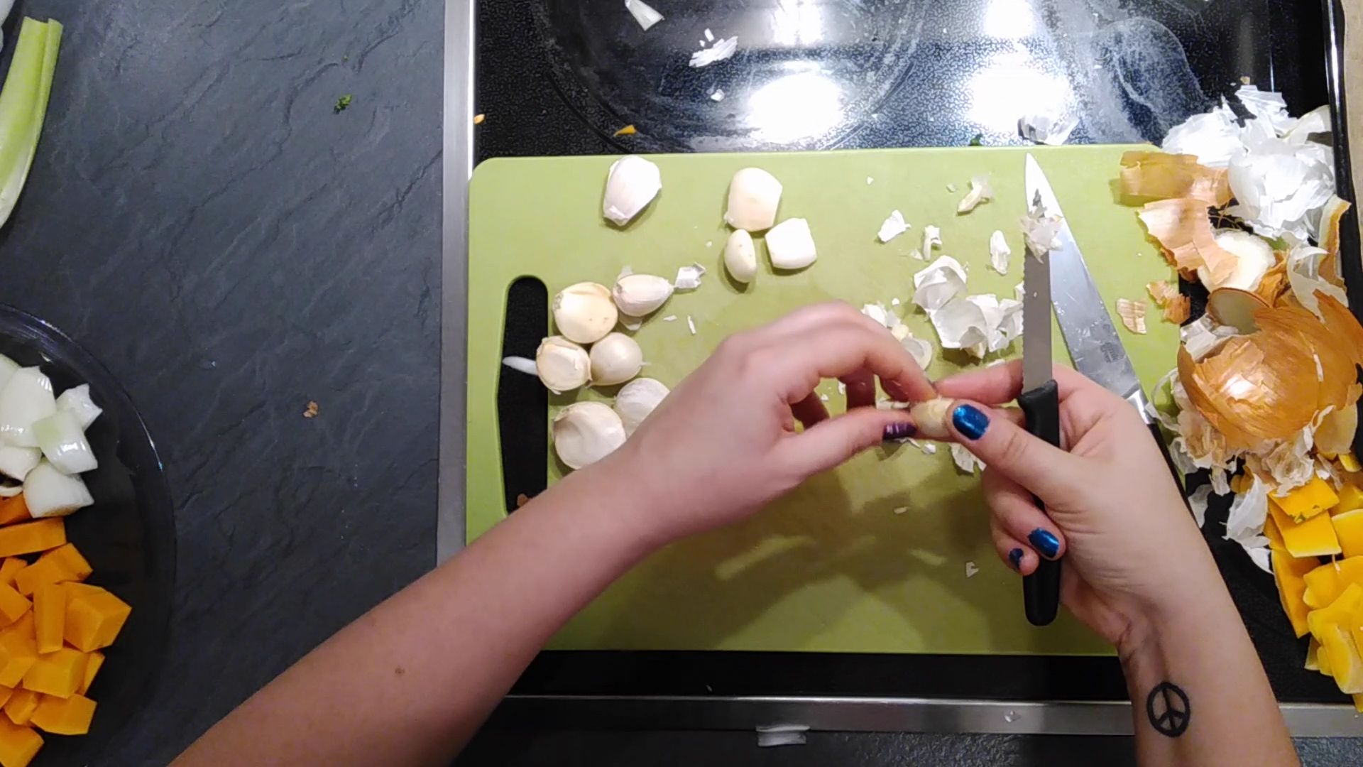 04. Cut garlic.jpg