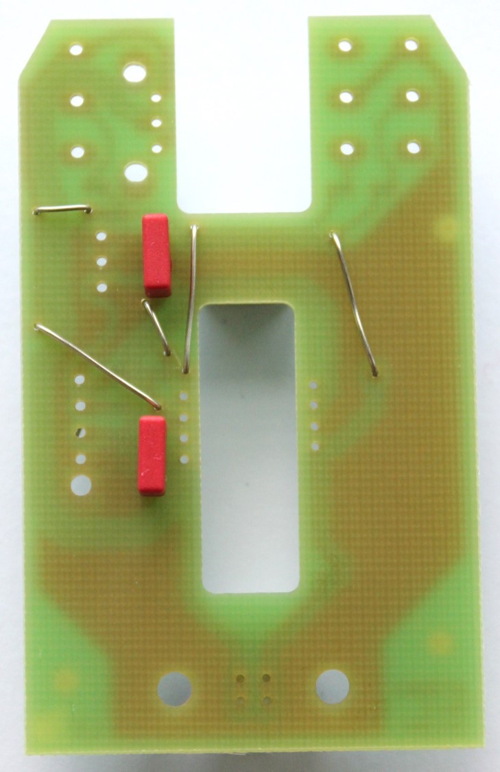 07.2.Condensator soldered top side.JPG
