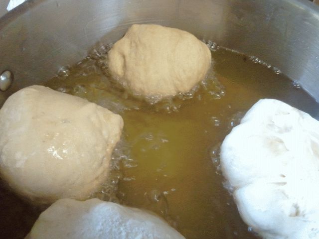 07a.Put dough balls in boiling oil.jpg