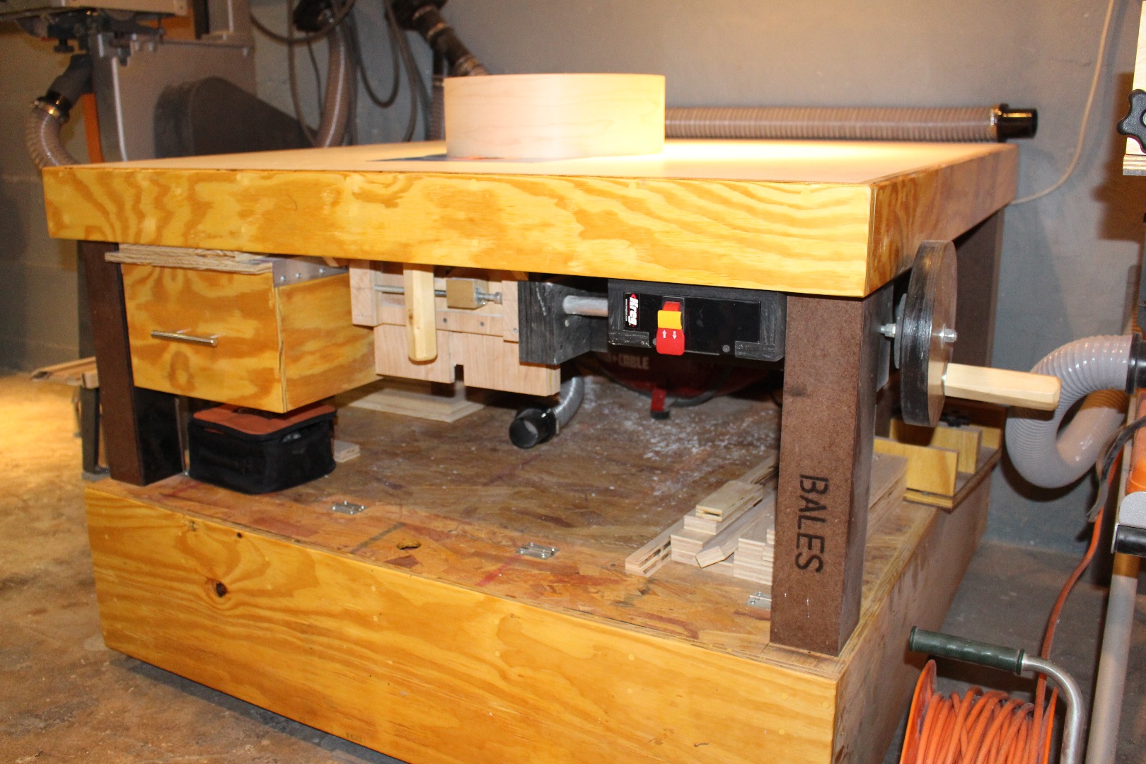 08 Router Table and Lift.JPG