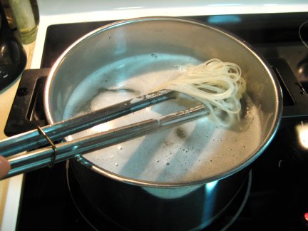 08-NoodlesCooking.jpg