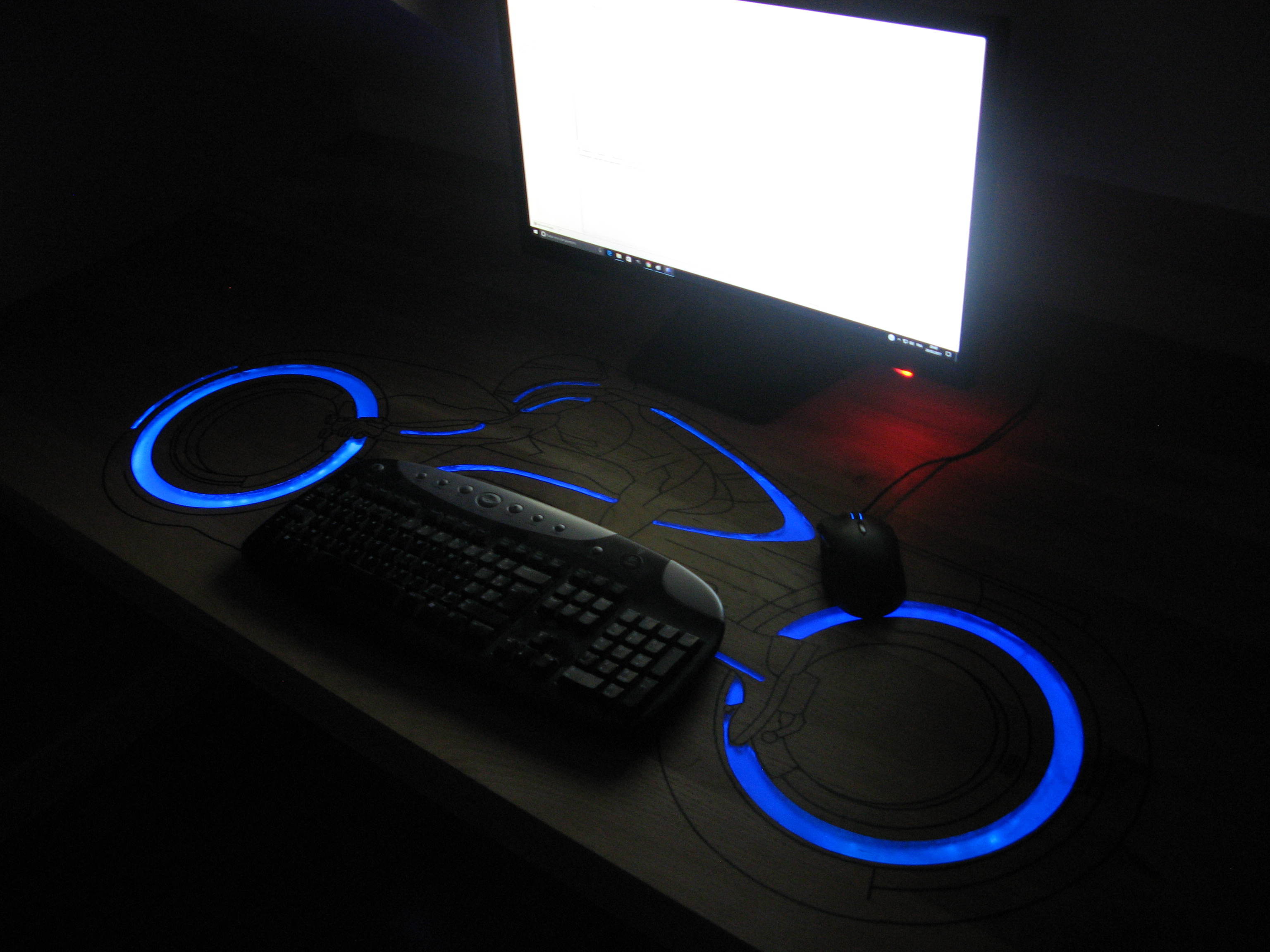 09 tron desk.JPG