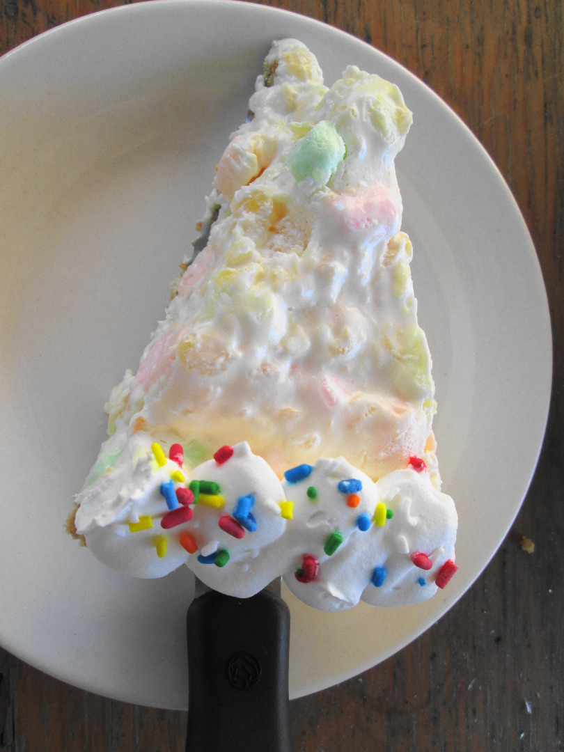 0Rainbow Marshmallow Pie (2).JPG