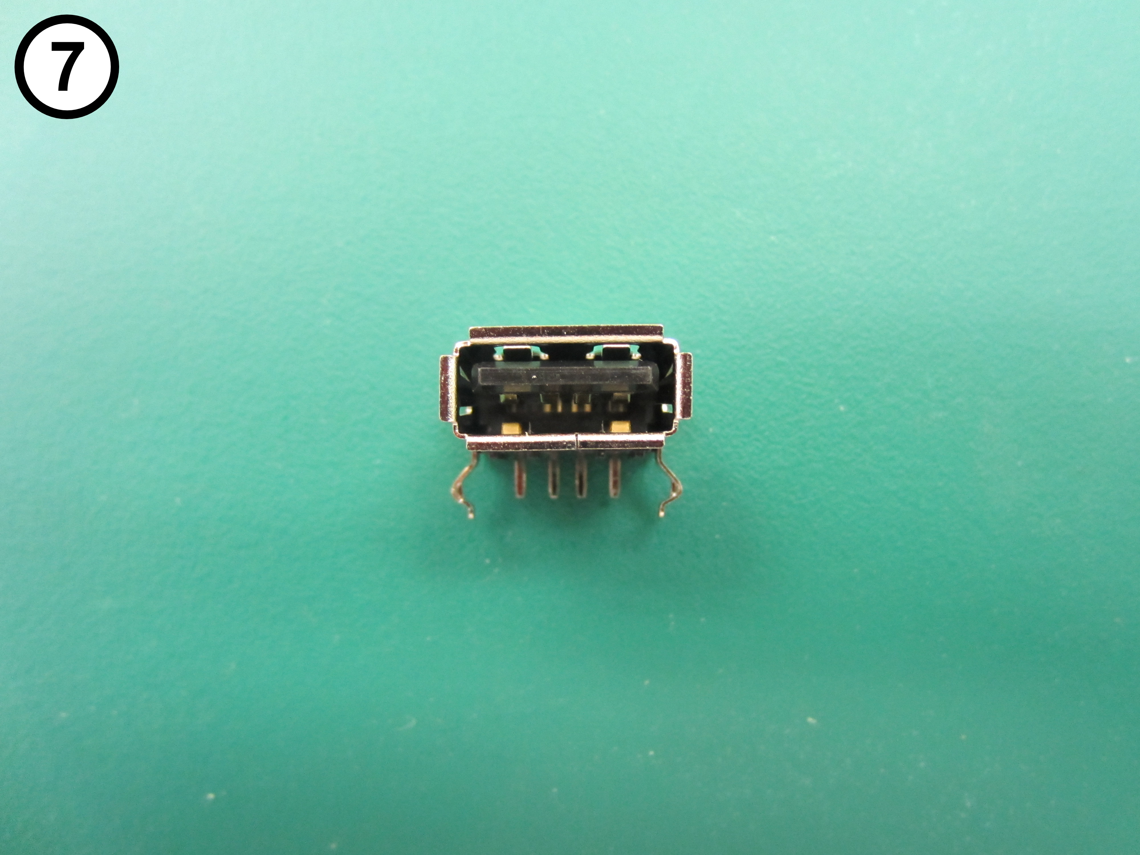 1 - 7 - LED Board - USB Connector.JPG