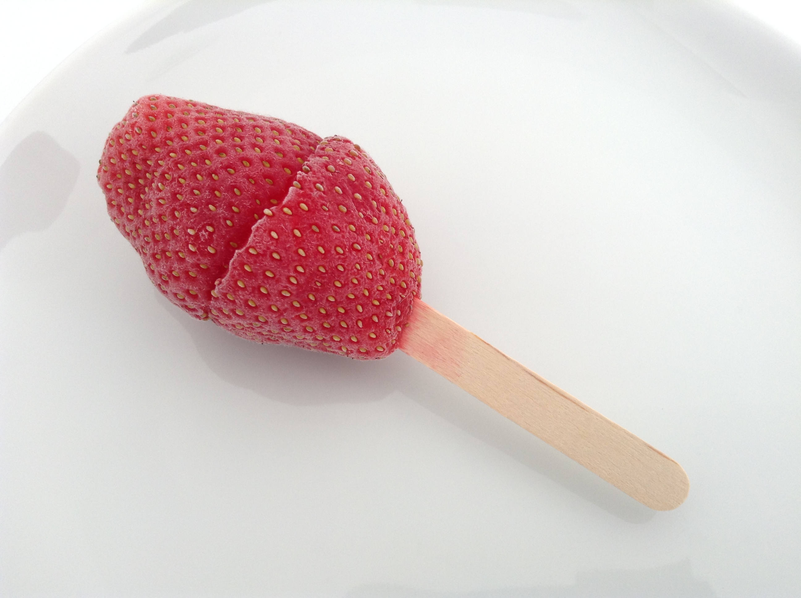 1 - Strawberry ice lolly.jpg