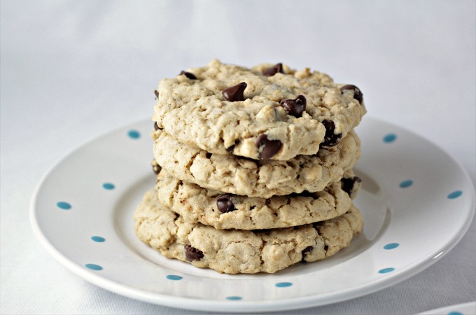 1 BIG Oatmeal Chocolate Chip Cookies 9308-680.jpg