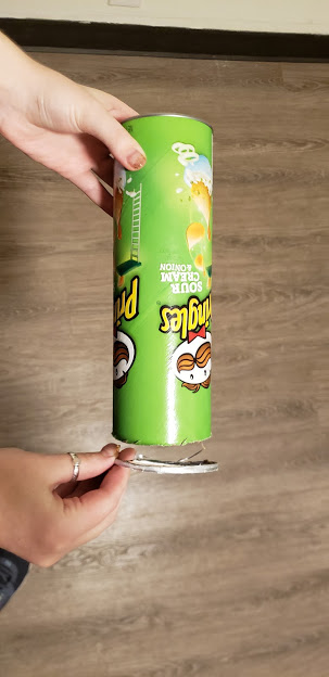 1 cut pringles can.png