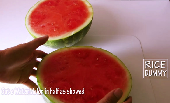 1-2_watermelon_easy_slice.jpg