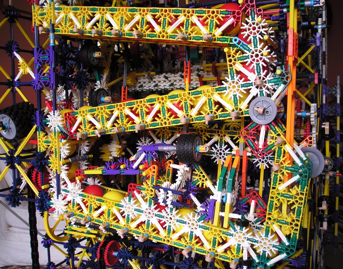 10 K'Nex Fruit Machine Mark 3 - Rear (Close-up).JPG