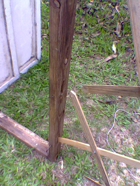 12-peg door frame to wall, at lowest point first.jpg