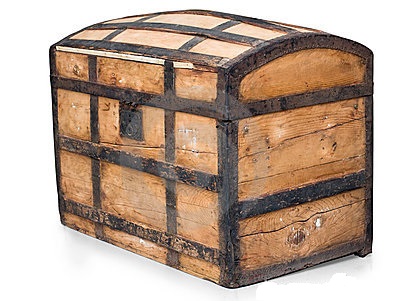 12359994-pirate-treasure-chest-isolated-on-white-Stock-Photo.jpg