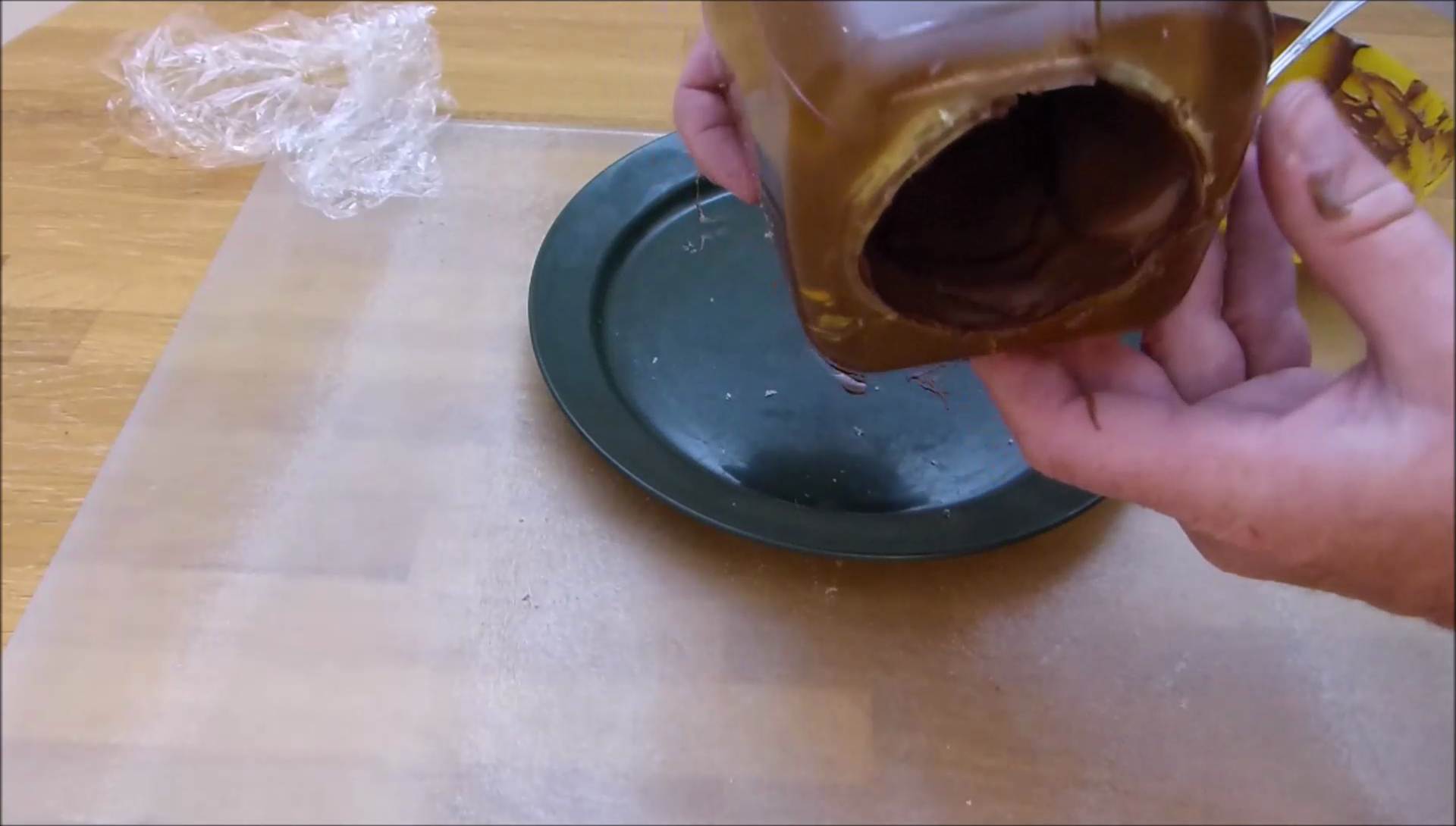 151 rotate chocolate around the nutella jar mould.png