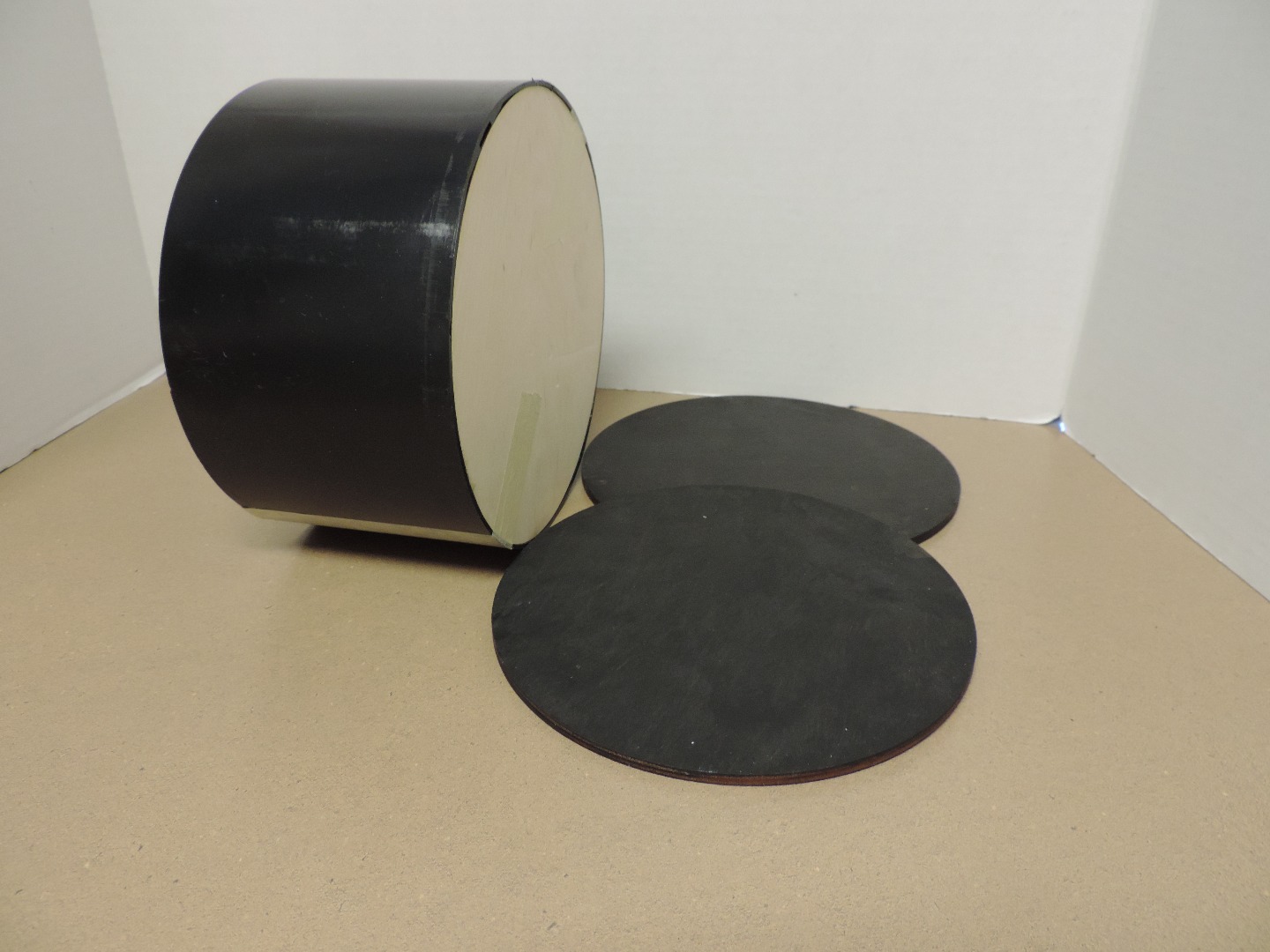 2 round pic black plastic on side w lid.JPG