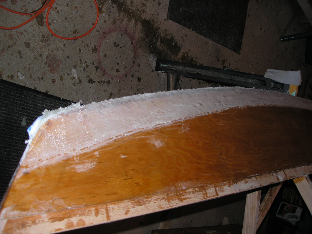 20 Short Dragon ama, glassing keel, June 07.jpg