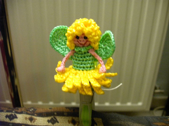 2010,04 flower fairy finger puppet.jpg