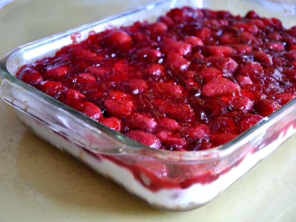 20110726-163150-strawberry-pretzel-salad.jpg