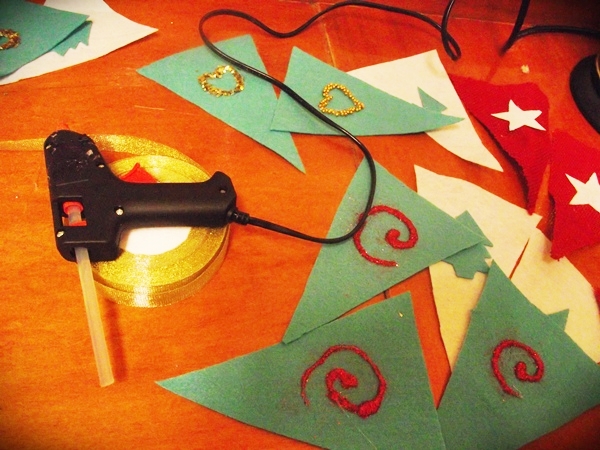 2011_1220christmasbunting0002.JPG