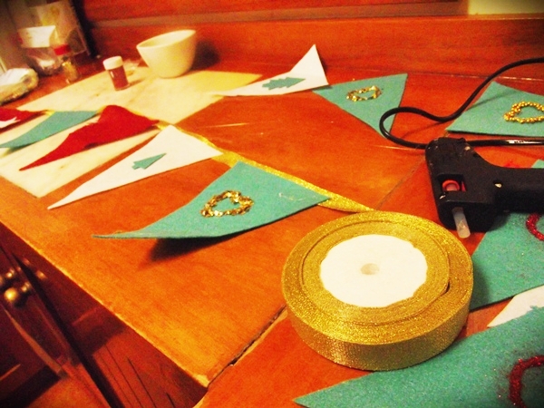 2011_1220christmasbunting0004.JPG